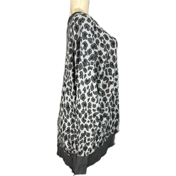 Isaac Mizrahi +XXL Gray Animal Print Crew Neck Ribbed Trim Long Sleeve Sweater - Picture 4 of 7